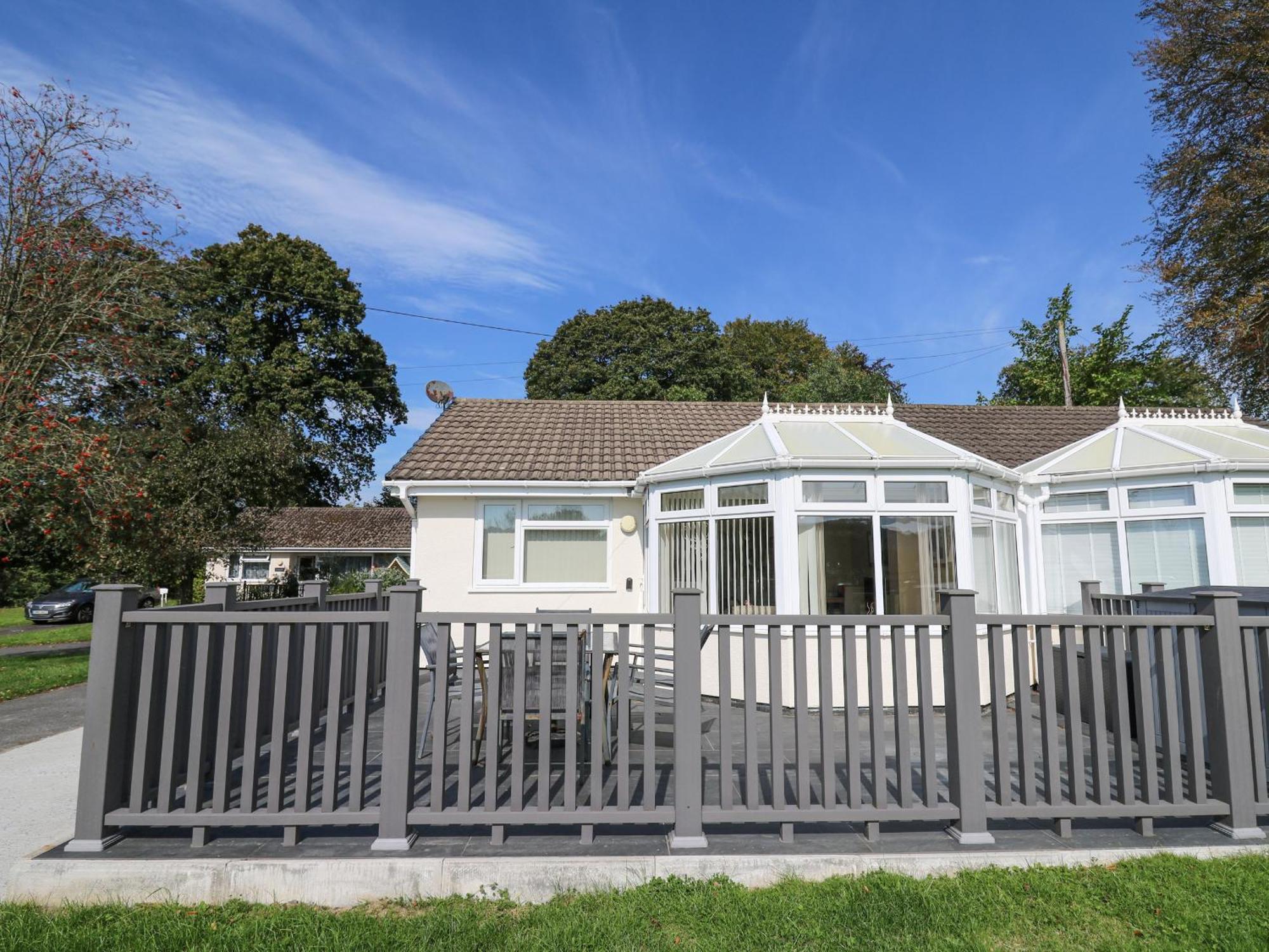 Trem-Yr-Afon Villa Lampeter Exterior photo