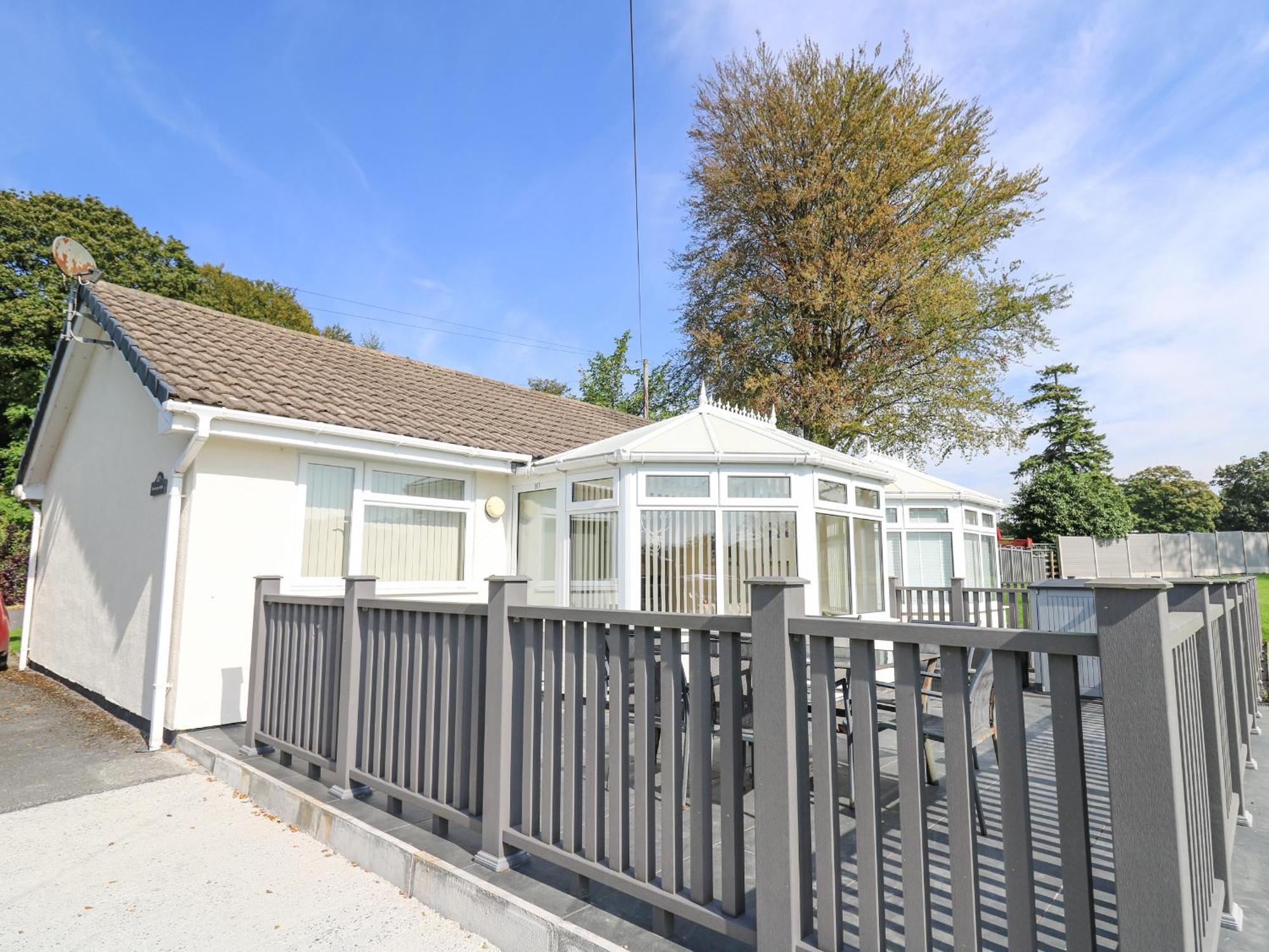 Trem-Yr-Afon Villa Lampeter Exterior photo